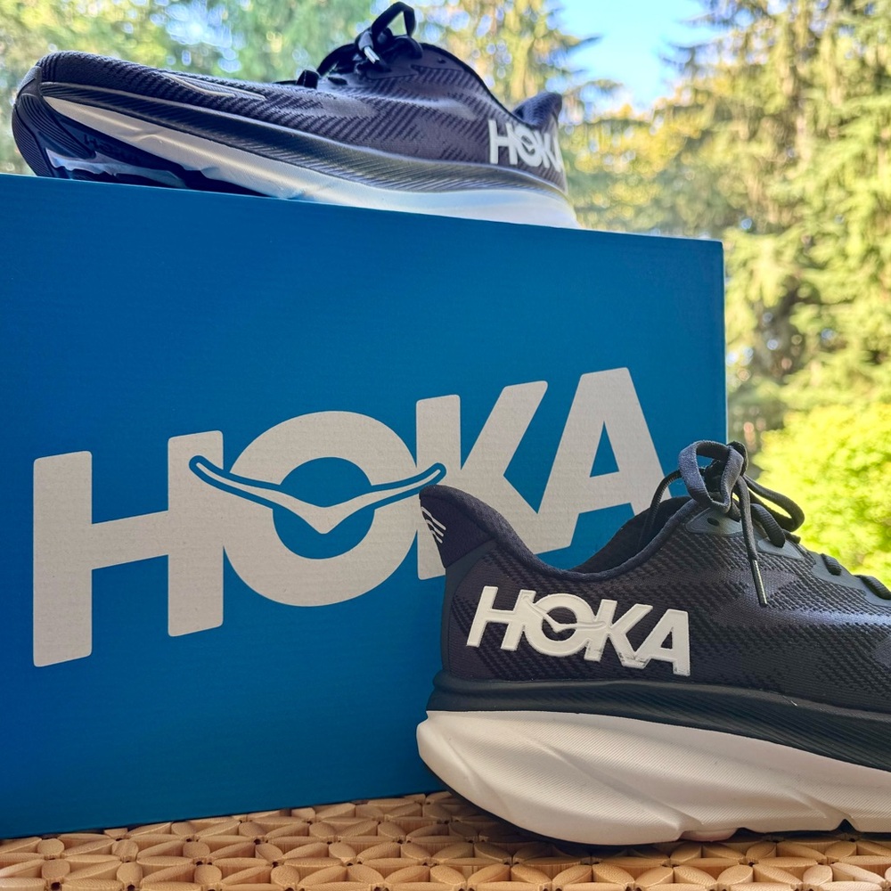 💙 HOKA LIKE NEW WOMENS CLIFTON 9, SIZE 10.5
